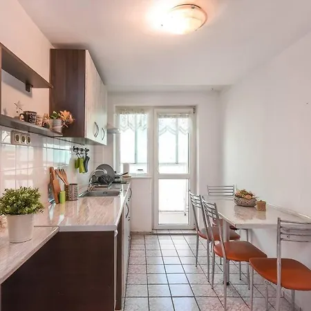 Spacious And Cozy 3 Bedroom In Downtown Sófia