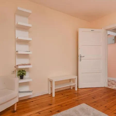 Spacious And Cozy 3 Bedroom In Downtown Szófia