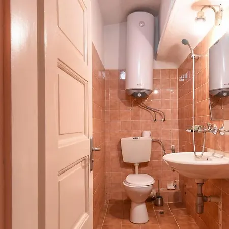 Spacious And Cozy 3 Bedroom In Downtown Διαμέρισμα